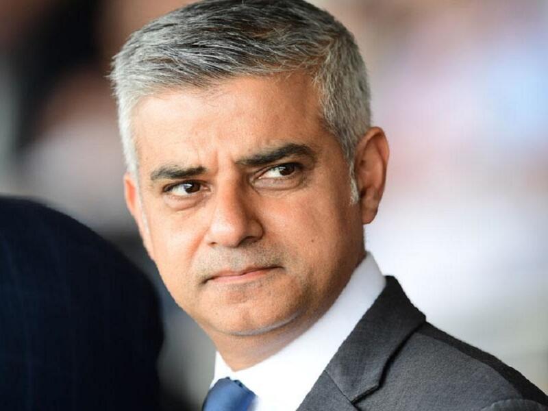 عمدة لندن صادق خان شدّد على أنه ليس من دعاة تأجيل الانتخابات، وأكد إدراكه أن التصويت في الانتخابات من بين الأمور التي يكرهها الإرهابيون فهم يكرهون الديمقراطية.
