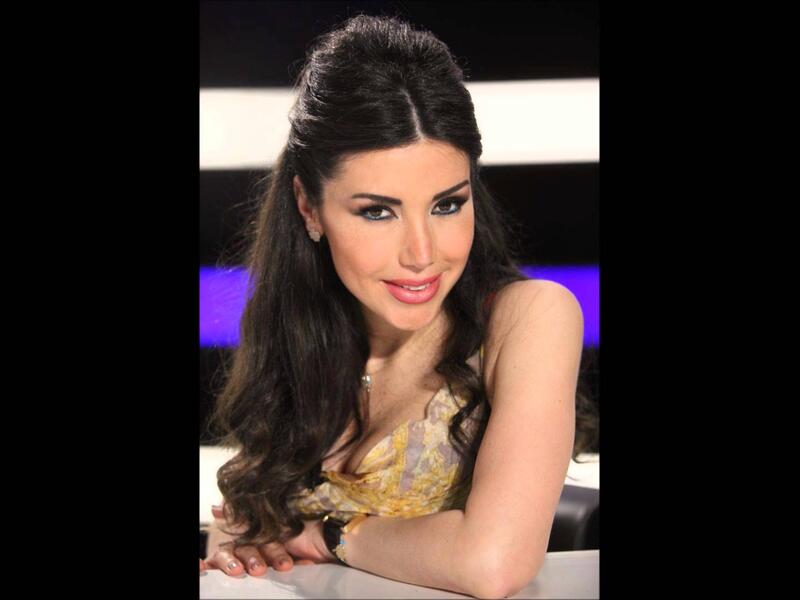 غابت لورا خليل عن الساحة الفنية لمده سنتين بعد البوم حكايه بسبب انشغالها بالزواج والامومه وعادت بسنغل لاغنيه "وينك يامسافر" سنه 2010ثم قدمت سينغل " الله لايحرمني منك" عام 2011.