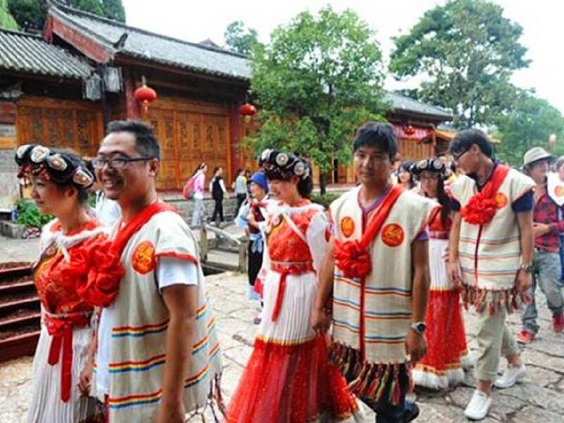 مهرجان ماجبي – الصين حيث يقوم الصينيون في اليوم السابع، في الشهر السابع من التقويم الصيني، بالاحتفال، في مُناسبة أقرب لكونها "عيد حب صيني"، وتقوم الفتيات في هذا اليوم بالدعاء للحصول على زوجِ جيّد. وتحاط هذه الاحتفاليّة ببعض العادات الصينية