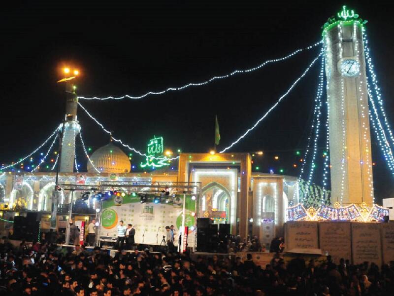 الاحتفالات الشعبية في هذا اليوم  أخذت بالتراجع، إذ كانت الزينة تملأ الشوارع، والحلويات تنتشر في الأسواق، وتكثر أعمال الخير، وتزداد أواصر المحبة والتزاور بين الأقارب.
