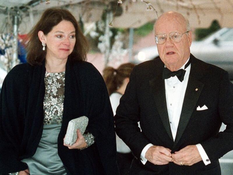 "عائلة مارس: 80 مليار دولار" أسسها فرانكلين مارس شركة "مارس" للحلويات، وفي عام 1988 كانت أغنى عائلة في أمريكا، بحسب مجلة "فوربشون" الأمريكية. وتنتج أنواع مشهورة من الحلوى والشوكولاتة مثل: "سنيكرز" و"مارس" و"أم آند أم". 