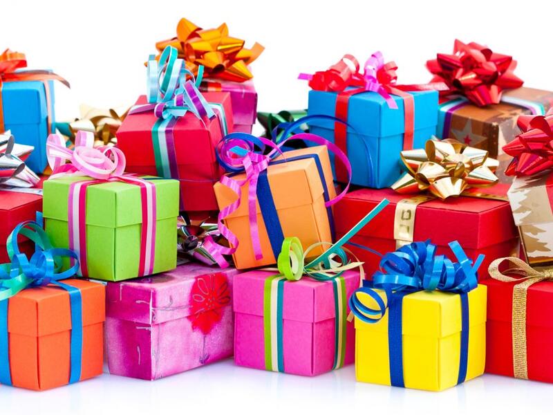 هل أنت متزوج ولديك أطفال؟! قلبنا معك فانت مضطر لشراء هدية لزوجتك من اطفالك كونها ام أطفالك وهدية لأمك كونها أمك، وهدية لحماتك كونها ام زوجتك التي اهدتك زوجتك، وبالمقابل لا بد ان تقوم زوجتك باهداء امها وامك. وننصحك  ان تعلن افلاسك بعد هذا الشهر