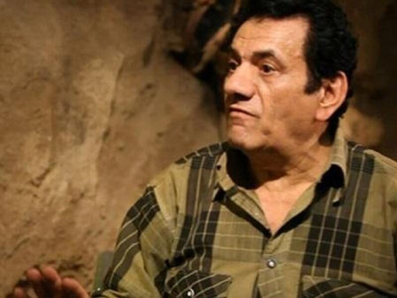 "عسل يوم وعالشغل عدل": بعد زواجه قضى يوم عسل واحد فقط بسبب انشغاله في التصوير لمسرحية مع فريد شوقي، وأن العروسة جاءت لمشاهدة العرض المسرحي أيضًا لدعمه.
