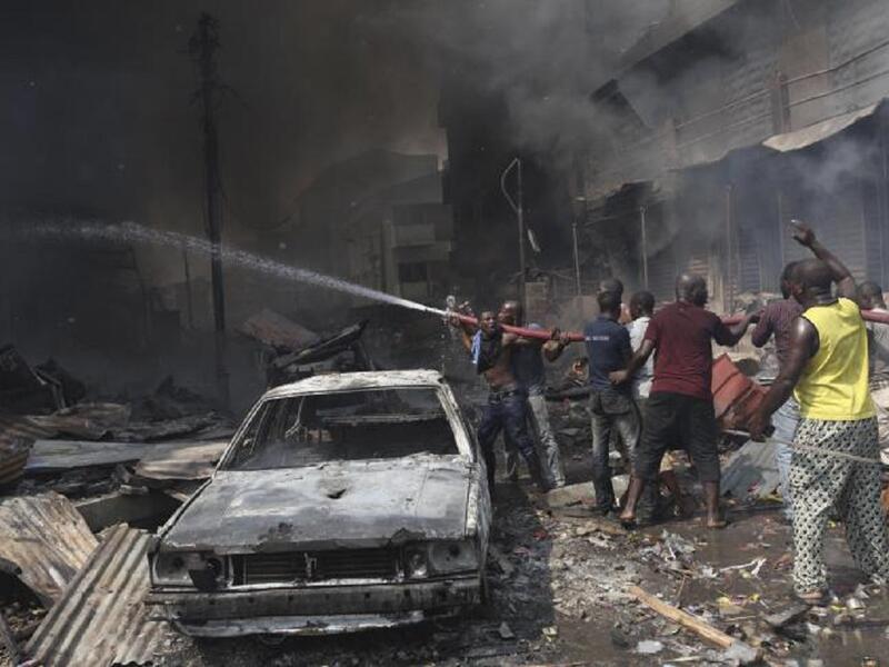 "نيجريا عند صلاة الفجر"أدى تفجير نفذته انتحاريتان، 16 مارس/آذار 2016، إلى مقتل 22 شخصاً وإصابة 35 آخرين أثناء أداء صلاة الفجر في مسجد بمدينة مايدوغري، شمال شرق نيجيريا، وفق ما أفاد به مسؤولو هيئة إدارة الطوارئ نيجيريون للصحافة.
