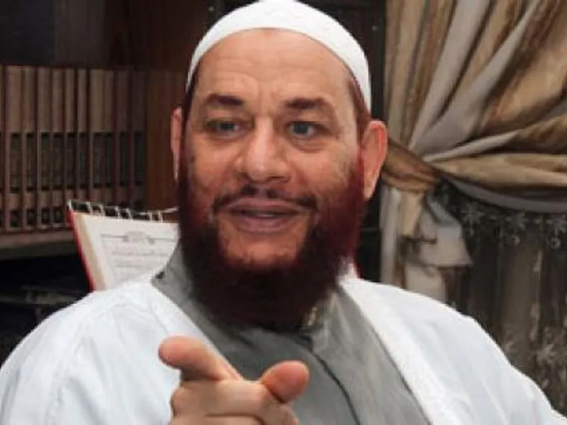أصدر الداعية المصري أسامة القوصي  فتوى إنه "يجوز للرجل رؤية المرأة التي يرغب في الزواج منها وهي تستحم".و في حال رغب الرجل في الزواج من امرأة فيمكنه الاختباء ورؤية ما يريد منها، مشيراً إلى أنه يشترط على ذلك أن تكون نيته صادقة، ويرغب في الزواج منها.