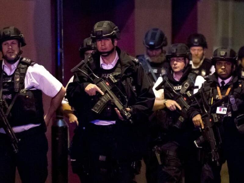 شرطة لندن تناشد أي شخص لديه صور أو مقاطع فيديو من مسرح الحادث أن يرسلها على الفور للمساعدة في إنجاز التحقيقات
