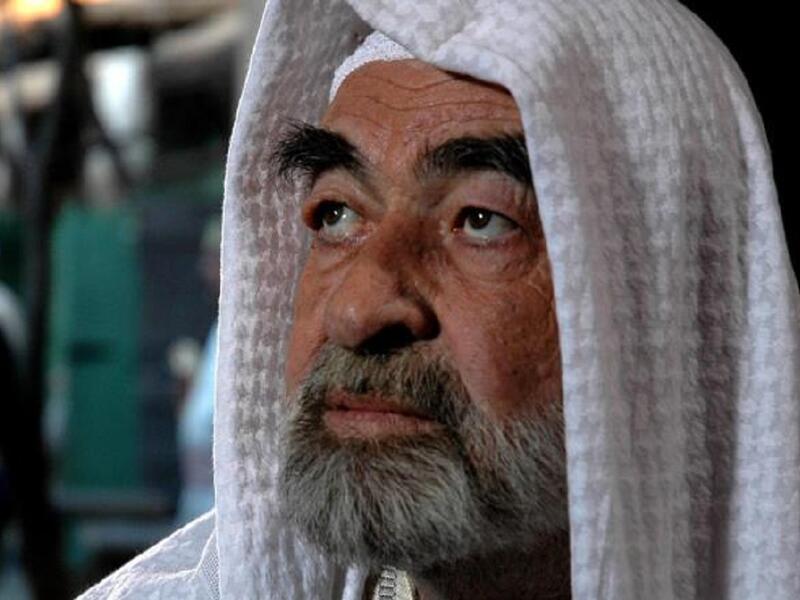 عبدالرحمن آل رشي:
ممثل سوري من أصل كردي توفي يوم 12 ابريل من 2014 واشتهر آل رشي بدور الزعيم أبو صالح في المسلسل الشهير باب الحارة بجزئيه الأول والثاني، وهو والد الفنان الشهير محمد أل رشي.