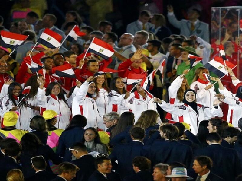 سادت حالة من الجدل بعد قيام أحد أفراد البعثة المصرية لأولمبياد ريو برفع علم المملكة العربية السعودية. اللاعب المصري الذي رفع علم السعودية يدعى حمادة طلعت، وهو لاعب المنتخب الوطني للرماية. 