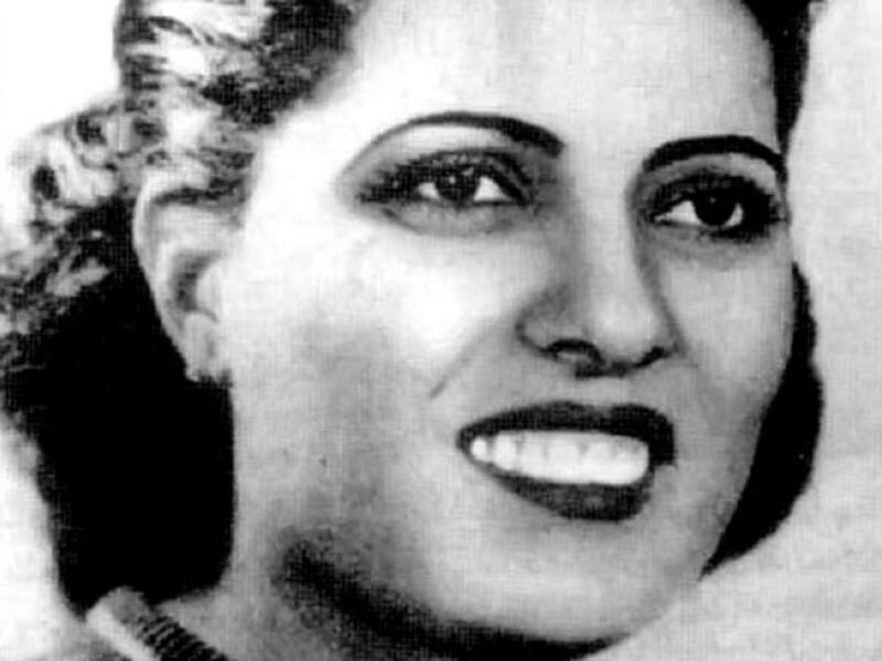 سميرة موسى  عالمة ذرّة مصريّة،سافرت في بعثة إلى بريطانيا حيث درست الإشعاع النّووي وأنهت رسالة الدّكتوراة الّتي كانت تعدّها عن الأشعّة السّينيّة وتأثيرها على المعادن المختلفة في أقلّ من سنة ونصف، ونظّمت مؤتمر“الذّرة من أجل السّلام”الّذي شارك فيه علماء العالم