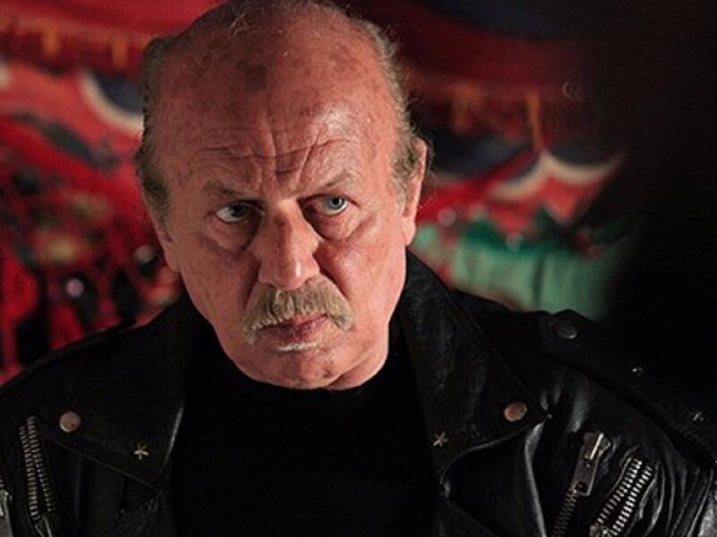 حمدي السخاوي ولد في 1955 وتوفي في 18 يوليو 2016، وهو ممثل مصري، أشتهر بتقديم دور الأجنبي في غالبية أعماله في الدراما والسينما. وشارك الكثير من المسلسلات والمسرحيات.