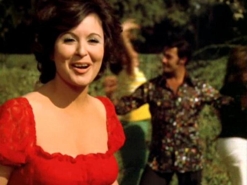 شكلت قضية موت الفنانة سعاد حسني غموض كبير لم يحل إلى الآن حيث قيل إنها انتحرت وقيل إنها قتلت.و بعد ثورة 25 يناير والقبض على صفوت الشريف طلبت شقيقتها اعادة فتح القضية متهمه صفوت الشريف رئيس مجلس الشورى الأسبق.