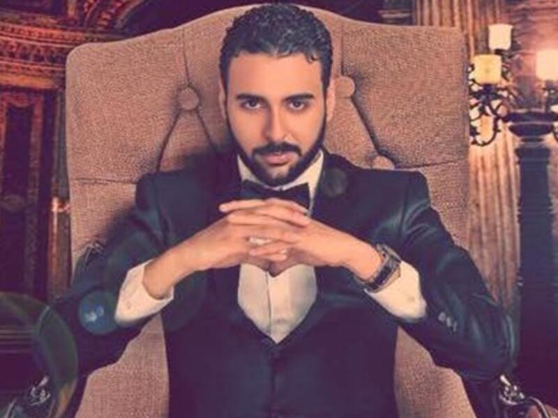 مصطفى العلي: لم يمهل الموت الفنان الشاب مصطفى العلي كثيرًا  إذا توفي عن 25عامًا وفي رصيده عدد قليل من الأعمال والتي بدأ بها مشواره الفني، وشكلت وفاته صدمة بالرغم من عدم شهرته لصغر سنه ولكونه توفي وحيدًا ولم يكتشفوا موته إلا بعد يومين من وفاته.
