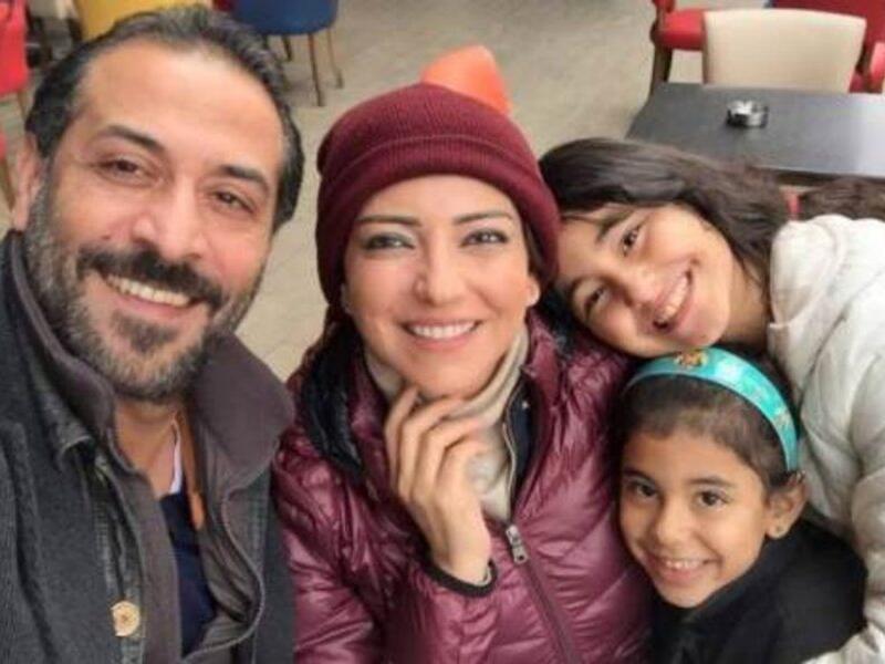 أعلن عبد المنعم عمايري طلاقه النهائي من زوجته أمل عرفة عبر صفحة منسوبة له وسبق لعرفة ، أن أعلنت انفصالها بشكل رسمي عن زوجها و لم يذكرالسبب الأساسي للإنفصال، الا ان أوساط مقربّة من النجمين اكادوا ان سبب الانفصال هو العلاقات العاطفية لمنعم.