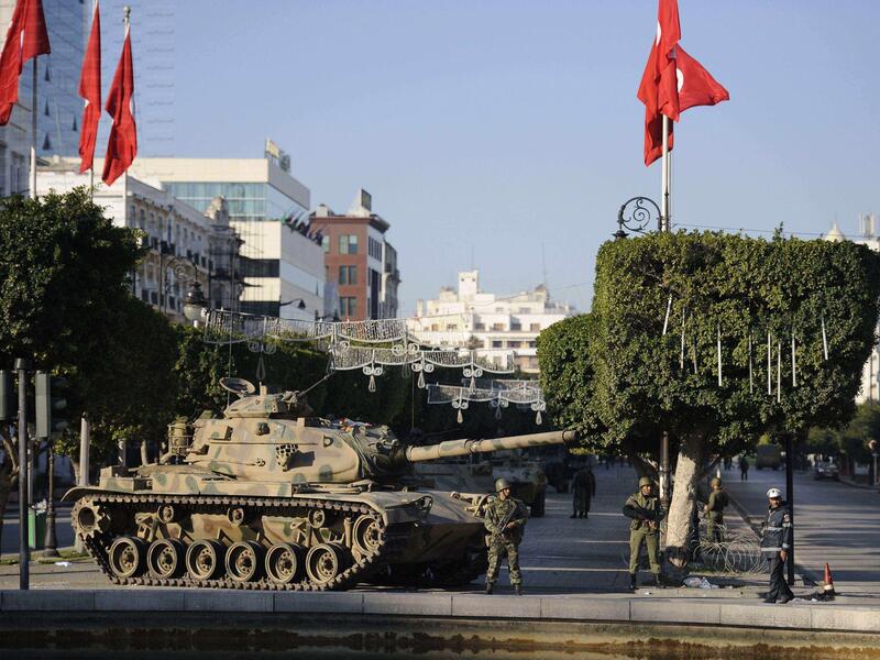 الجيش التونسي: احتل الجيش التونسي المركز السابع في قائمة أقوى جيوش الوطن العربي، حيث يصل تعداده 40 ألف مقاتل، يصلح لأداء الخدمة به 4.8 مليون شخص، وتعداد الاحتياطي به 12 ألف مقاتل.