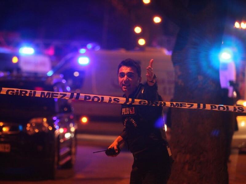 "سيارة مفخخة في أنقرة" في 17 فبراير/شباط، استهدفت سيارة مفخخة قافلة عسكرية بالقرب من ساحة كيزلاي التي تضم وزارات عدة وسط العاصمة التركية أنقرة، ما أدى إلى مقتل 28 شخصاً. وحسب ما أُعلن حينها، فإن العملية نفذها صالح نجار، وهو كردي قادم من مدينة القامشلي السورية