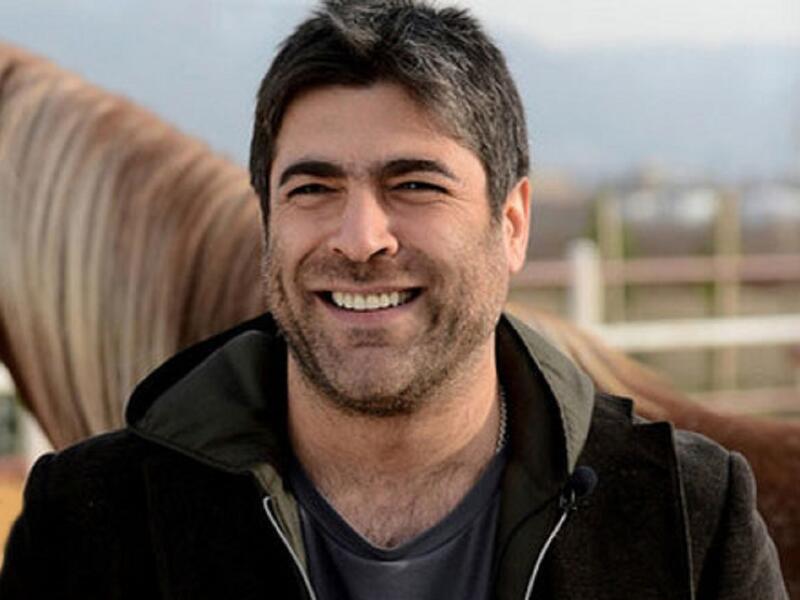 غرد الفنان وائل كفوري عبر حسابه الرسمي على"تويتر"  قائلاً :"شو يعني...موناليزا أو جزيرة....إبيزا أنت أجمل..يا لبنان ولازم تا يزورك إنسان يحلم تا ياخد..فيز" ويعتقد انه قصد أحلام بهذا التغريدة.