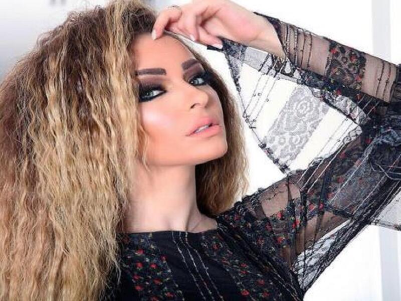 الأردنية زين كرزون الشقيقة الصغرى للفنانة ديانا كرزون، زين معروفة بشكل كبير في مواقع التواصل الاجتماعي وخصوصا موقع السناب شات واصبحت كلماتها وجملها التي ترددها في سناب شات معروفة ويتداولها الجميع وتشارك كرزون تفاصيل حياتها متابعيها يومياً على السناب شات.