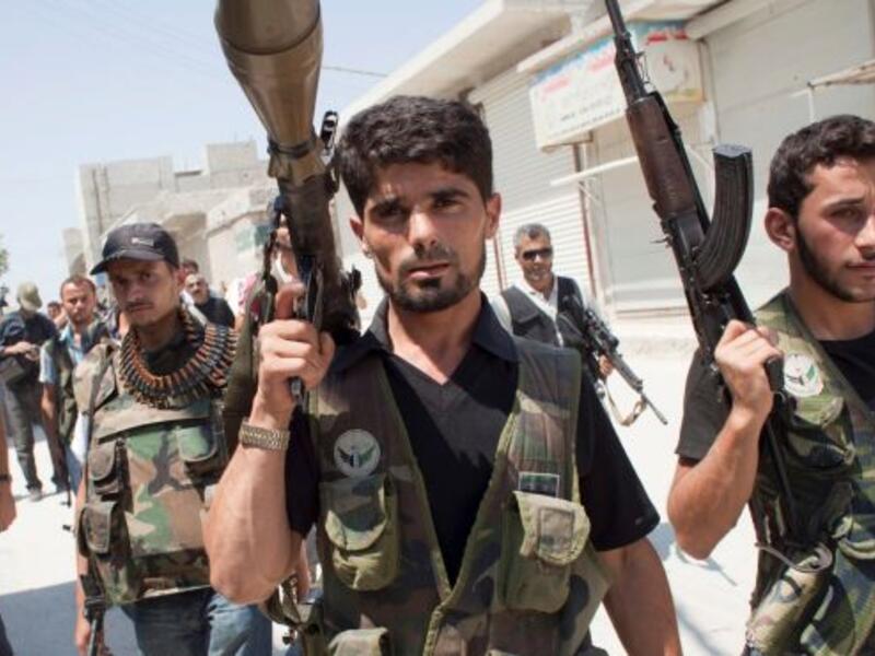 Syrian opposition fighters take part in battles against Syrian government forces in the Karm al-Tarab neighborhood of Aleppo, August 17, 2012. (AFP/File) 