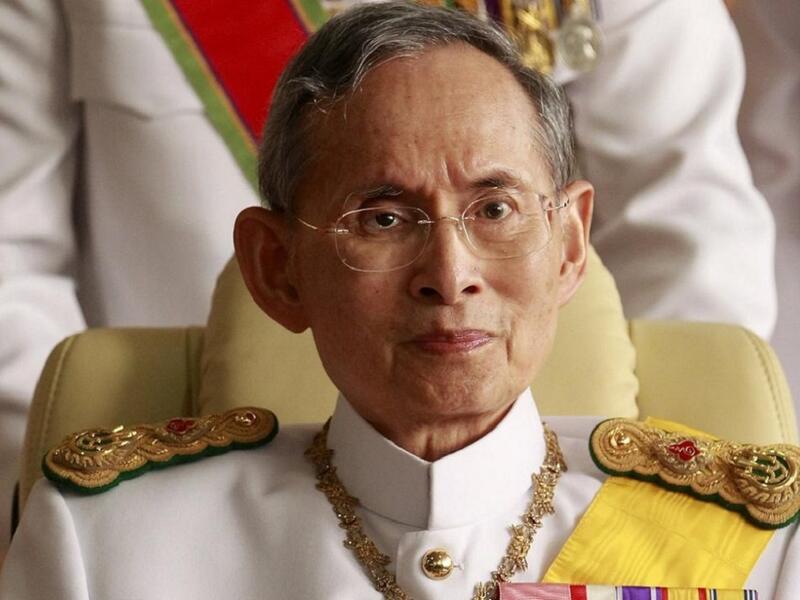 الملك "بوميبول أدولياديج":
رحل ملك تايلند في 13 أكتوبر/تشرين الأول، والذي جلس على عرشه قرابة 70 عامًا، والذي يعتبر عنصر استقرار البلاد.