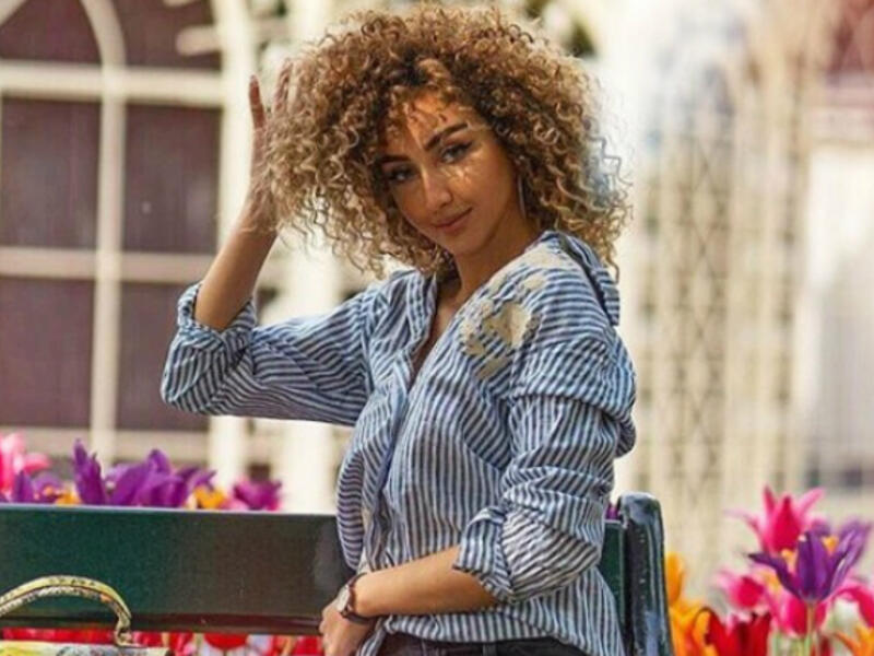 Sara who is an Instagram starlet already and known as Myriam Fares look alike for her curly iconic hair