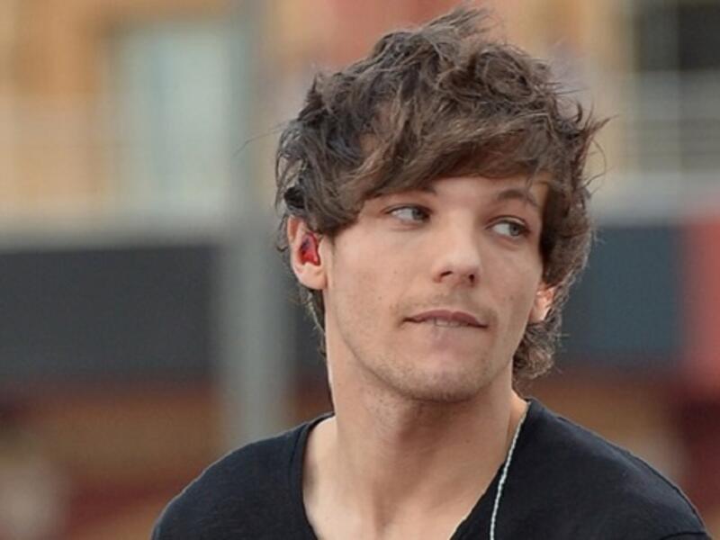 المغني ولاعب كرة قدم لويس توملينسون، عضو في الفرقة الإنجليزية العالمية ون دايركشن، حصل على 1,047,075 لايك و 12.7 مليون متابع.