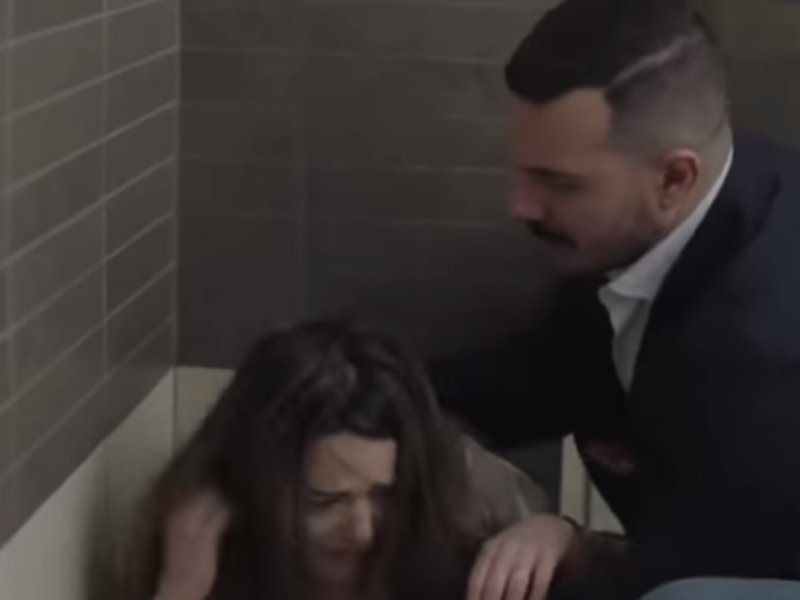 خلال أحداث مسلسل "تانغو" قام الفنان باسل خياط بالاعتداء على زوجته "لينا" التى تقوم بدورها الفنانة دانا مارديني، بعدما اكتشف أنها تتعاطى المخدرات.