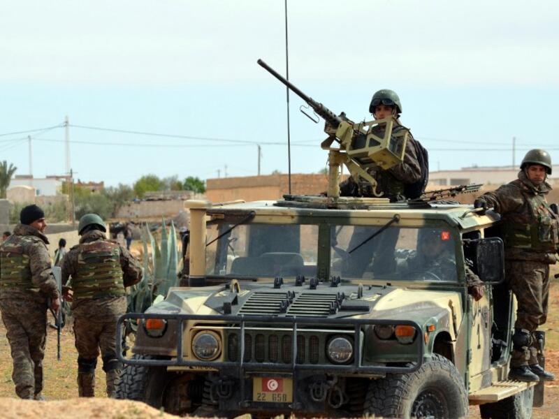 Tunisian special forces patrol in the southern town of Ben Guerdane, near the Libyan border, during clashes with militants on March 8, 2016 a day after the attack on the border town. (AFP/Fathi Nasri)