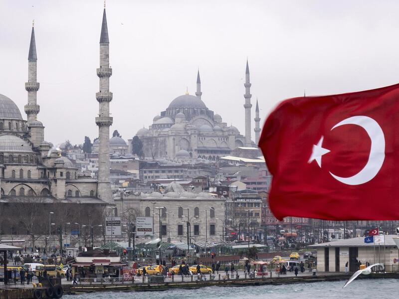 تركيا:  أكد الرئيس التركي رجب طيب أردوغان أن الولايات المتحدة وإسرائيل الدولتان الوحيدتان حتى الآن اللتان خرقتا قرارات الأمم المتحدة حول القدس، معتبرا أن قرار ترامب لا يهدف إلا إلى رمي هذه المنطقة في النار