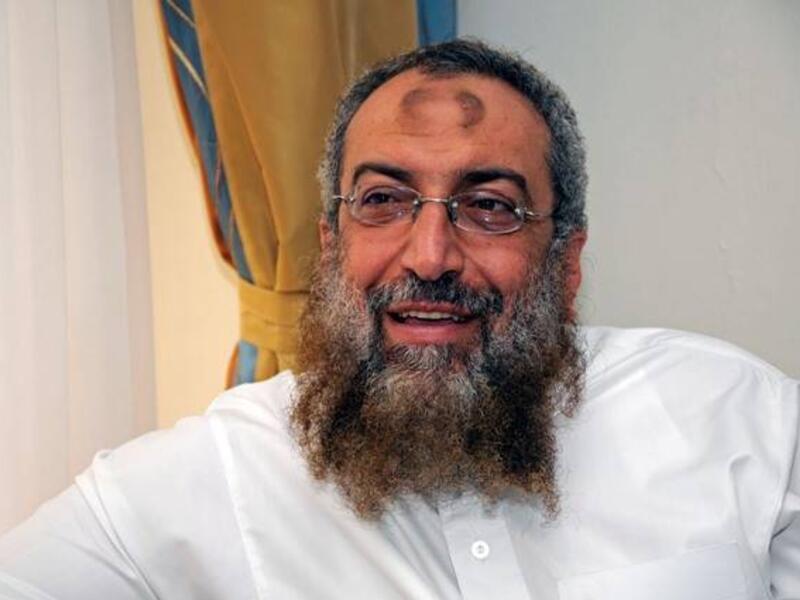 دعهم يغتصبون زوجتك: في واحدة من أكثر فتواه جدلًا، أصدر الدكتور ياسر برهامي، نائب رئيس الدعوة السلفية في مصر، فتوى تبيح للزوج أن يترك الزوج زوجته فريسة للمغتصبين، إذا تيقن أنه لو دافع عنها سيقتل، ونشر فتواه على موقعه الإلكتروني.
