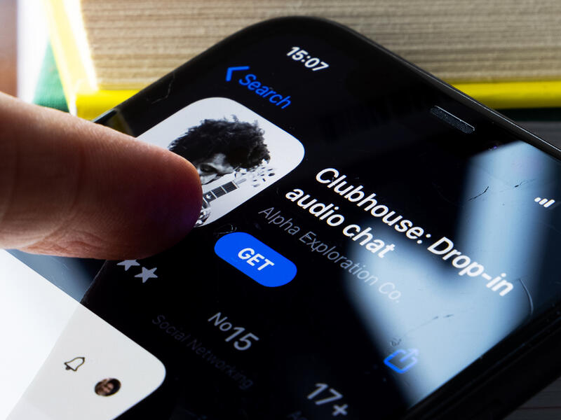 Clubhouse Allows Recording of Rooms for Later Listening