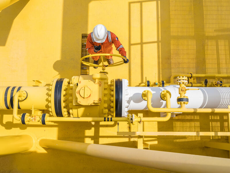 Mexico to Buy Oil Refinery in Texas from Shell