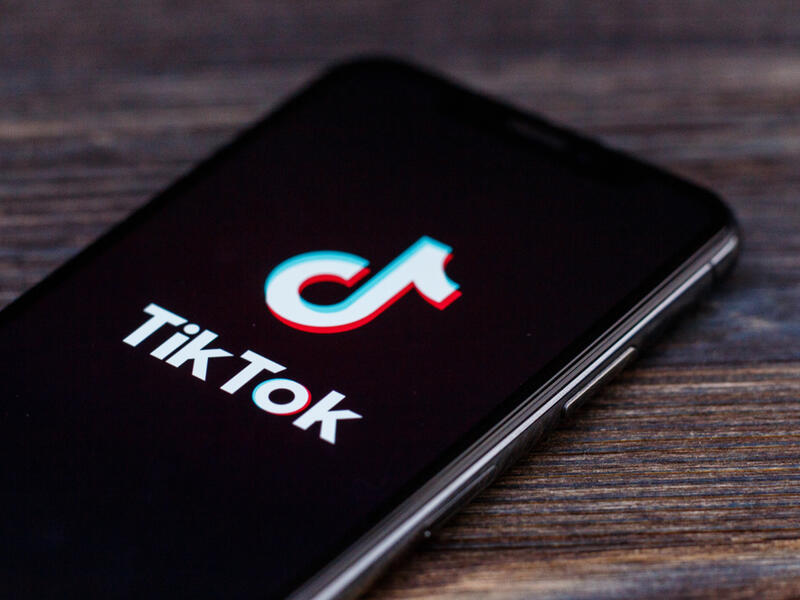 US Bans WeChat, Delays TikTok's As Trump Supports Oracle-Walmart Deal