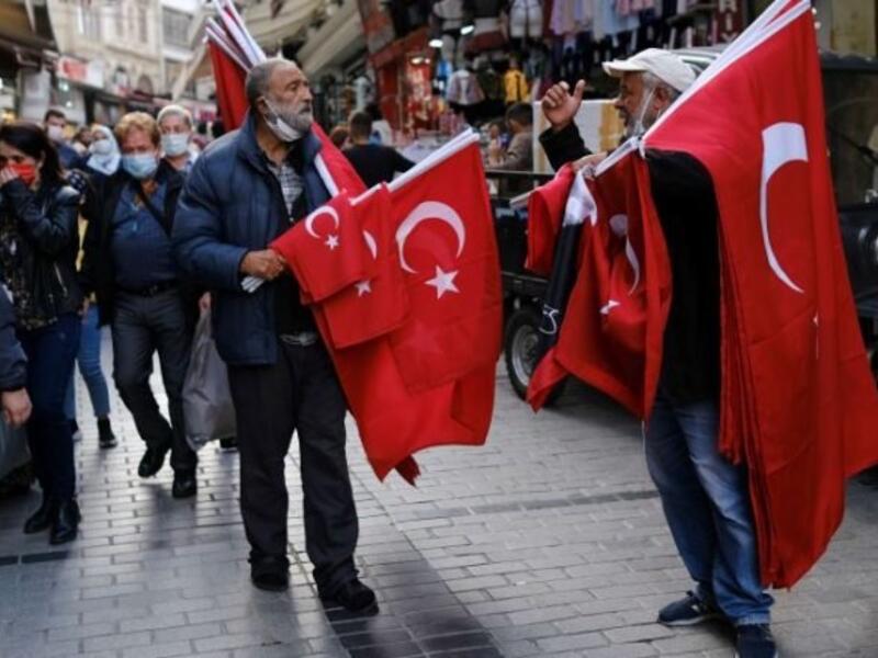 أتراك يطعنون شابا سوريا حتى الموت داخل مسكنه في اسطنبول