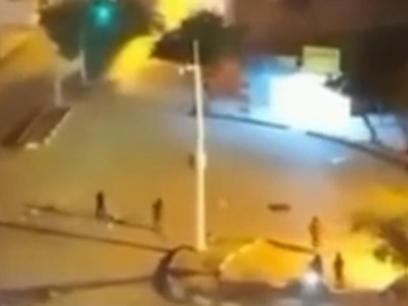 لقطة من مقطع فيديو لما قيل انها اشتباكات بين قوات الامن والمتظاهرين في ايذة جنوبي ايران