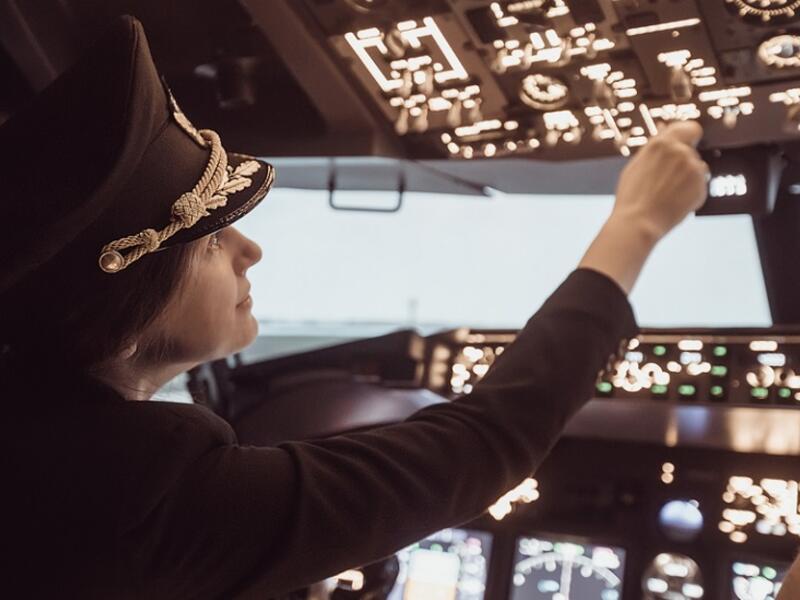 First Pilot-to-be Female Syrian Refugee Makes Solo Flight 