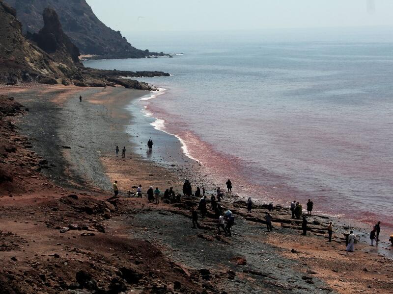 People visit the Hormuz Island in the Gulf Strait of Hormuz, off the Iranian port city of Bandar Abbas, on April 29, 2019.  ATTA KENARE / AFP