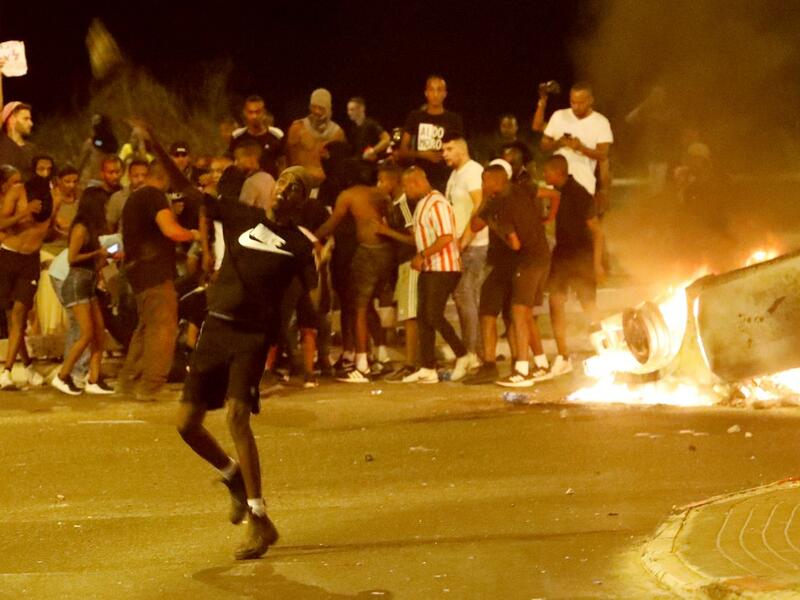 Angry protesters clashed with Israeli police on July 2 over an off-duty officer's killing of a young man of Ethiopian origin, as the incident drew fresh accusations of racism.  JACK GUEZ / AFP