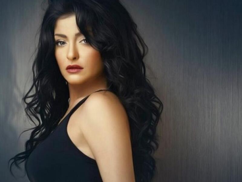 روت الفنانة المصرية علا غانم تفاصيل حياتها الزوجية مع زوجها الثاني، والذي دامت حياتها معه 7 شهور فقط تعرضت خلالها للضرب، حتى وصل الأمر إلى أنها وجدته مع امرأة أخرى في غرفة نومها وعلى سريرها.
