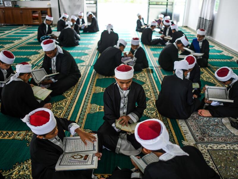 ماليزيون يحيون ذكرى نزول القرآن الكريم