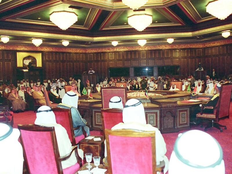 وفي الفترة من 27 ـ 29 نوفمبر 1999م عقدت الدورة العشرين للمجلس الأعلى لمجلس التعاون الخليجي في الرياض، وتم خلالها التأكيد على أن المجلس لم يكن في حقيقته إلا تجسيدًا للأخوة العربية وللتضامن الإسلامي.