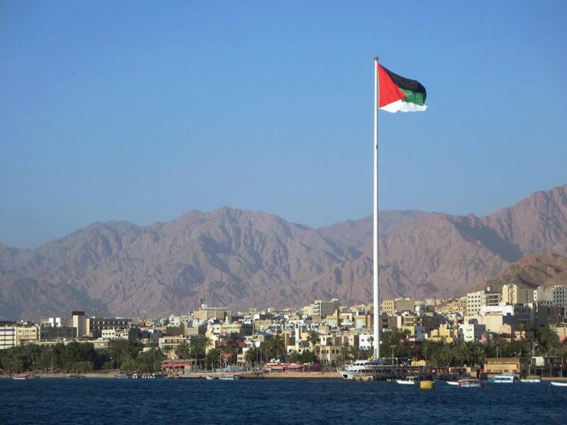 الأردن: تم الاعتراف بشرق الأردن كدولة في 1922 وبقي الانتداب البريطاني حتى 1946 عندما تم منحها الاستقلال. في مايو 1946 أعادت السلطات تسمية "مملكة شرق الأردن الهاشمية" بعد التصديق على معاهدة لندن، وفي 1949 تم تغيير الاسم مرة أخرى إلى "المملكة الأردنية الهاشمية". 