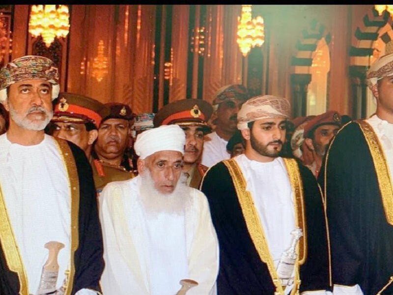 حياته الشخصية: السلطان الجديد متزوج من عهد بنت عبد الله بن حمد البوسعيدية وله منها ولدان هما: ذي يزن بن هيثم وبلعرب بن هيثم / وابنتان هما: ثريا بنت هيثم، وأميمة بنت هيثم.