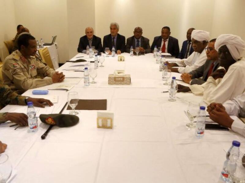 بدء جلسة المفاوضات بين "العسكري" وقوى التغيير السودانيه ‎