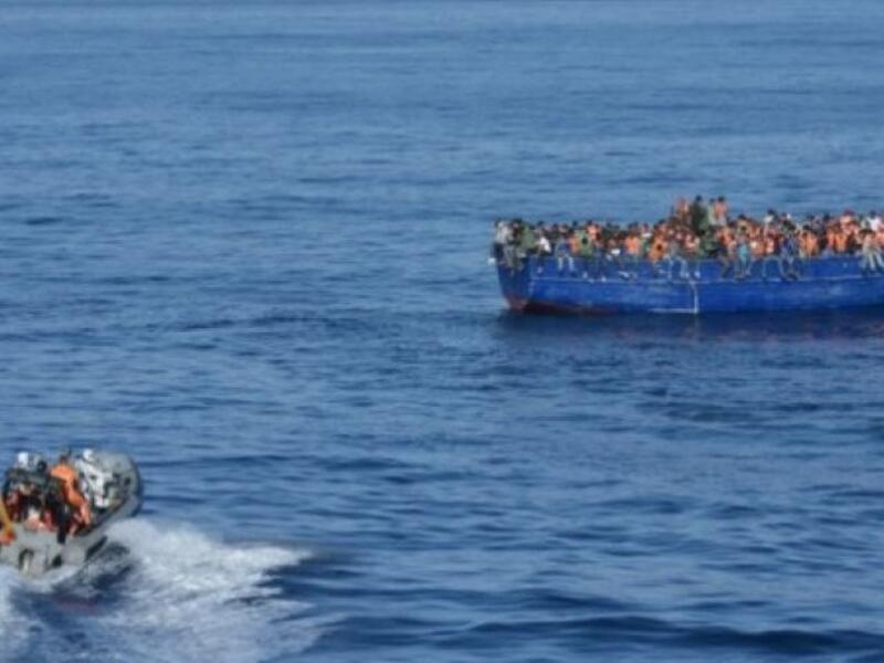مهاجرين عالقون منذ 10 أيام قبالة السواحل التونسية
