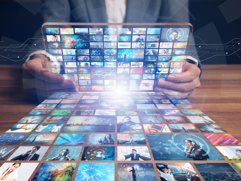 الإمارات تحتل المركز الثالث عالمياً في الانتشار الرقمي 