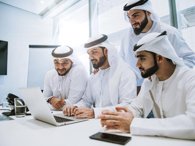 نشرت Dubaicareers.ae فرص عمل حكومية على موقعها على شبكة الإنترنت، مع تقديم العديد من الوظائف براتب شهري يصل إلى 40.000 درهم