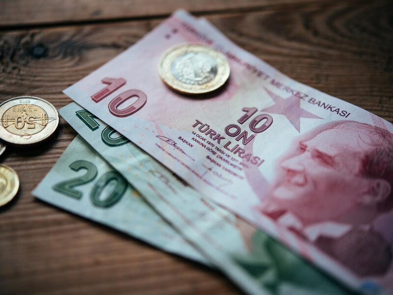 عجز التجارة يرتفع على نحو غير مسبوق في 2020 وسط تفاقم الفقر والديون