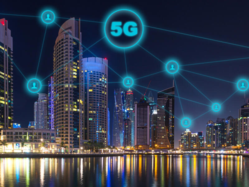 تقوم شركات صناعية مثل، دوسان وهيونداي لمعدات البناء وفولفو لمعدات البناء وإبيروك، بتجارب لتشغيل معدات عن بعد تتضمن، الحفارات والرافعات، باستخدام تقنية الجيل الخامس (5G)