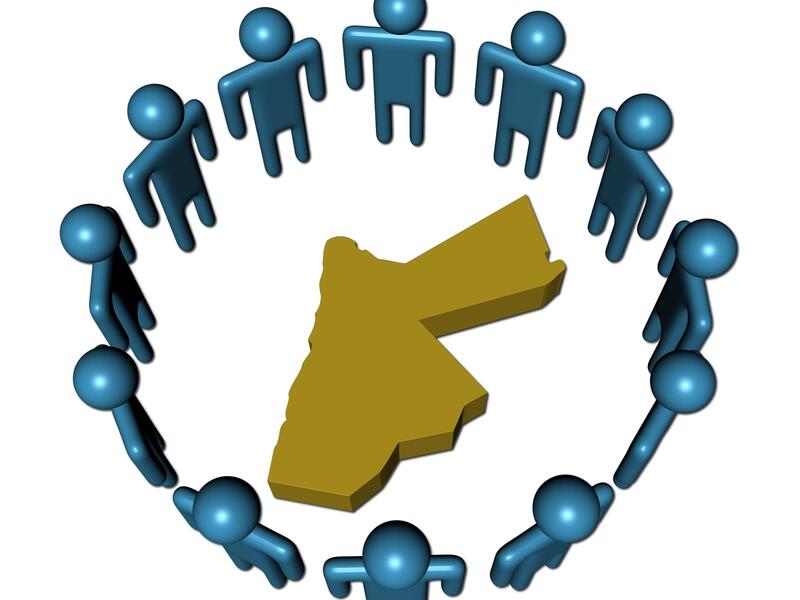 دعا وزير العمل العمالة الوافدة غير القانونية إلى الإسراع في تصويب أوضاعها كون الحكومة لن تتهاون مع هذه العمالة 