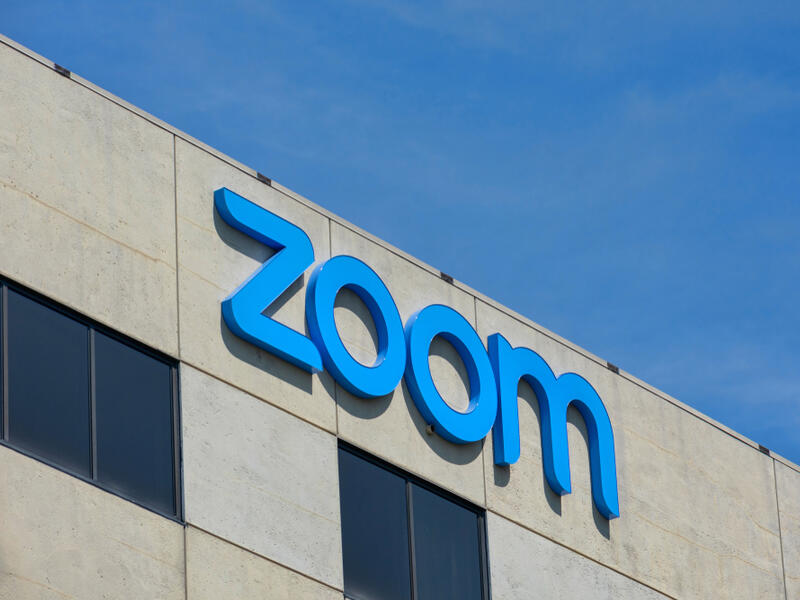 Zoom تعلن عن شاشة تعمل باللمس لإجراء مكالمات الفيديو في المنزل